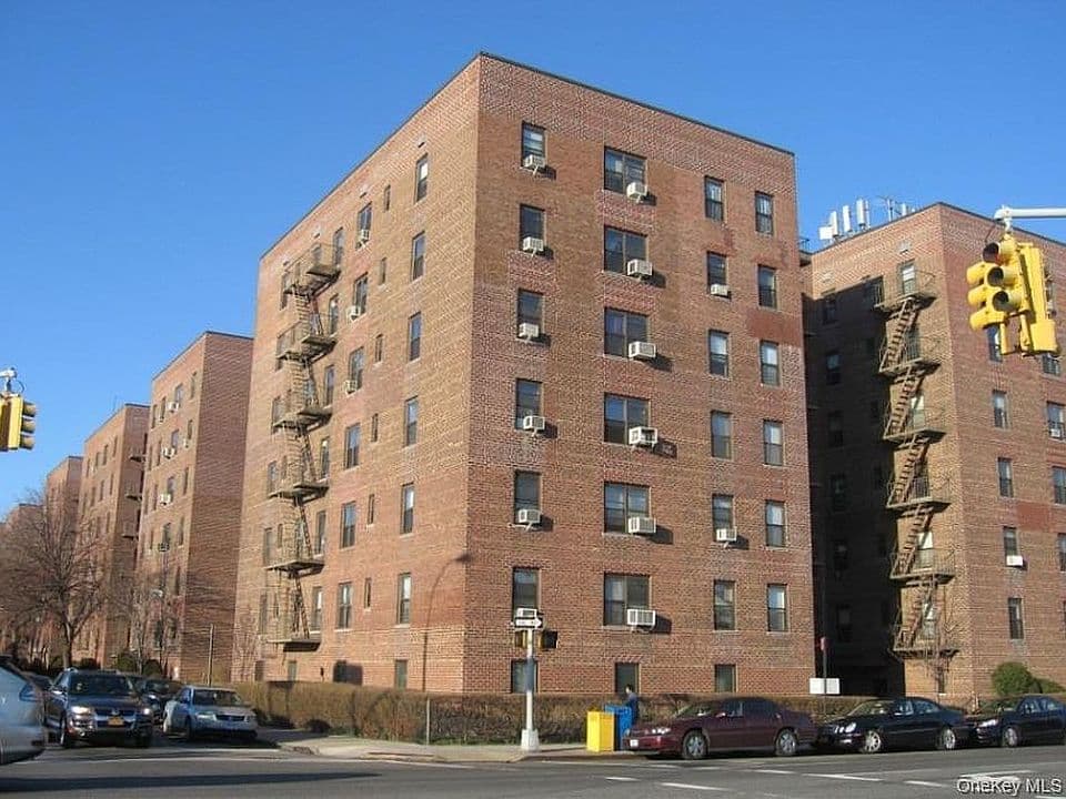 32-42 89th St #C301, East Elmhurst, NY 11369