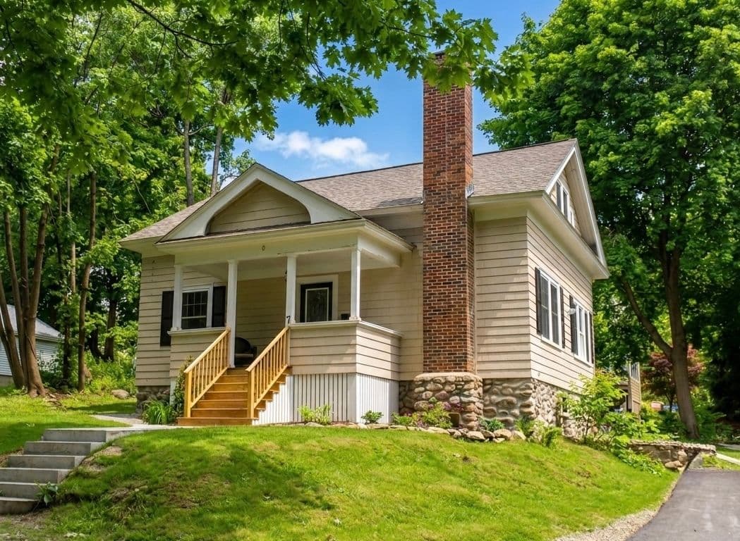 7 Albemarle St, Worcester, MA 01605