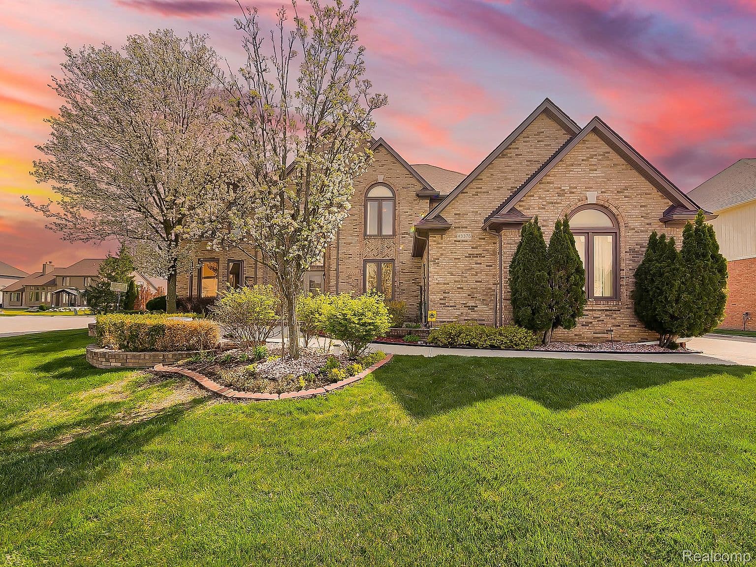 43376 Chester Dr, Sterling Heights, MI 48314