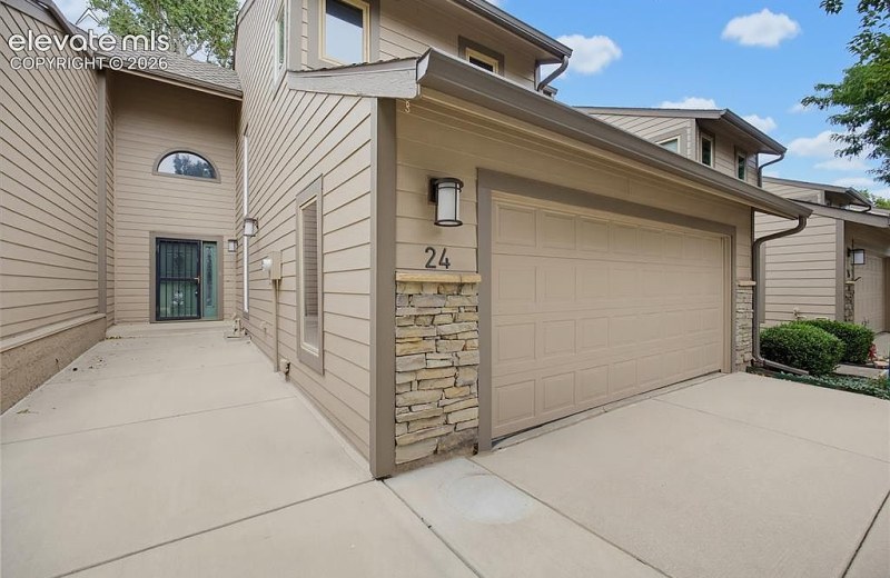 24 Woodbridge Dr, Colorado Springs, CO 80906