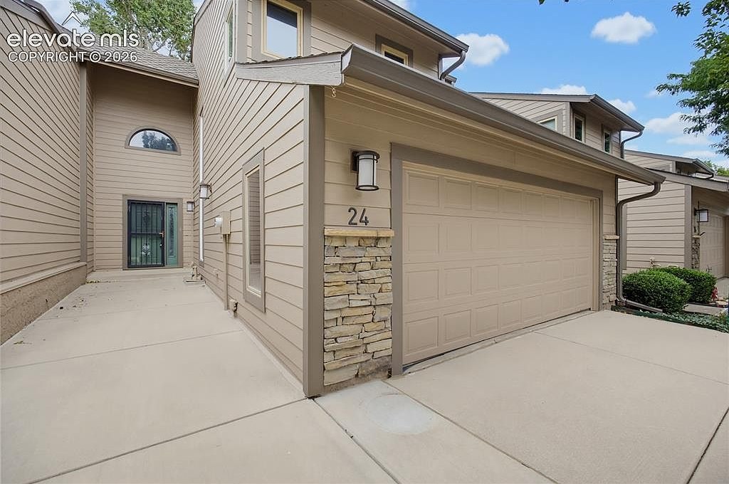 24 Woodbridge Dr, Colorado Springs, CO 80906